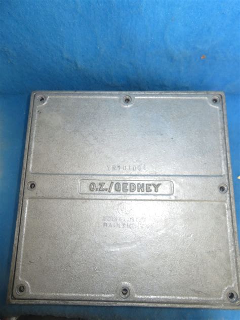 OZ Gedney YR080806 :: CAST IRON JUNCTION BOX 